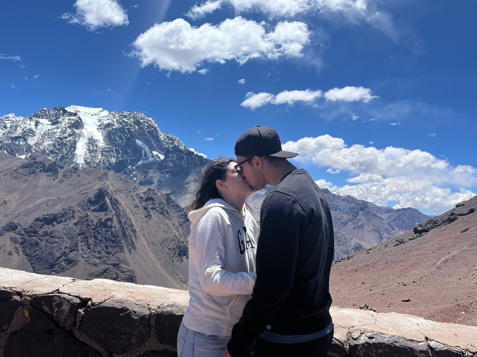 Luli y Lucho en la montaña